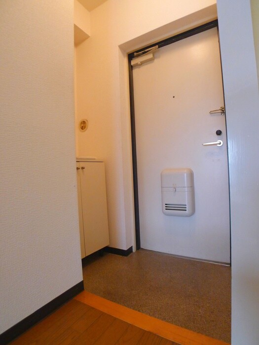 物件内観写真16　(玄関)