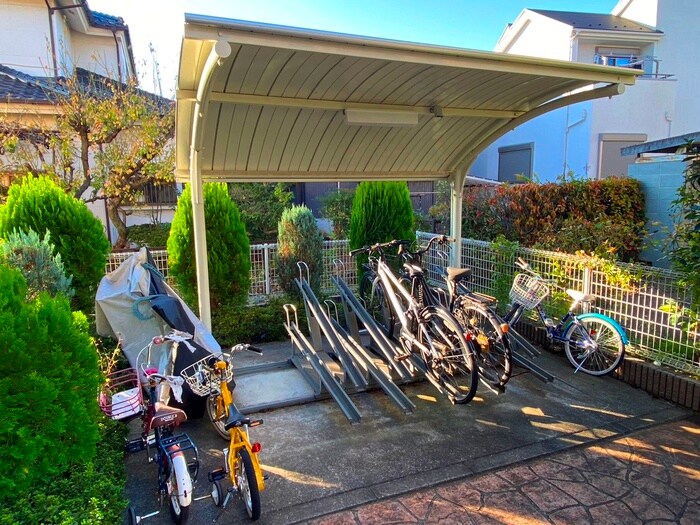 物件外観写真4　(駐輪場)