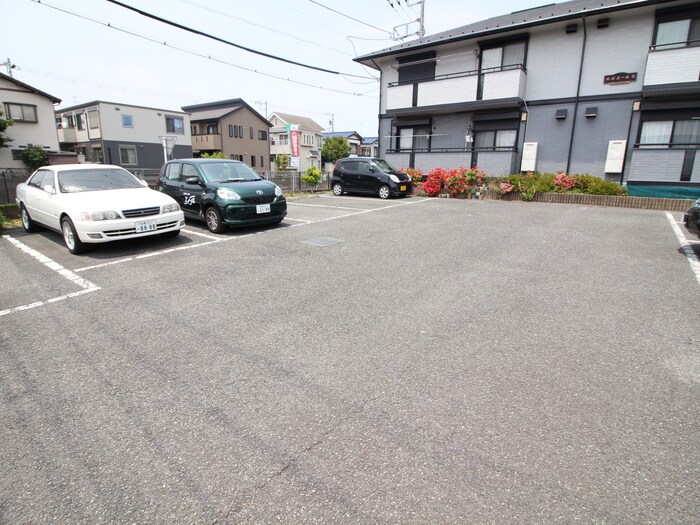 物件外観写真4　(駐車場)