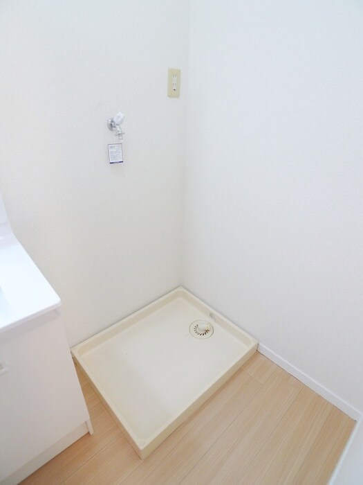 物件内観写真12　(洗濯機置場)