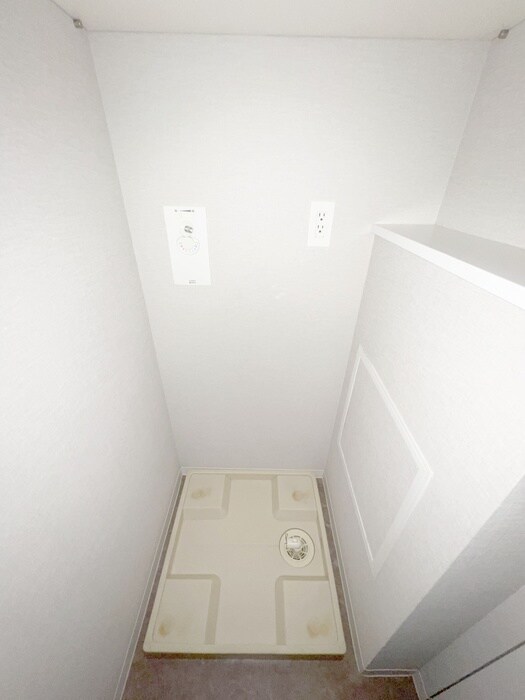 物件内観写真13　(洗濯機置場)