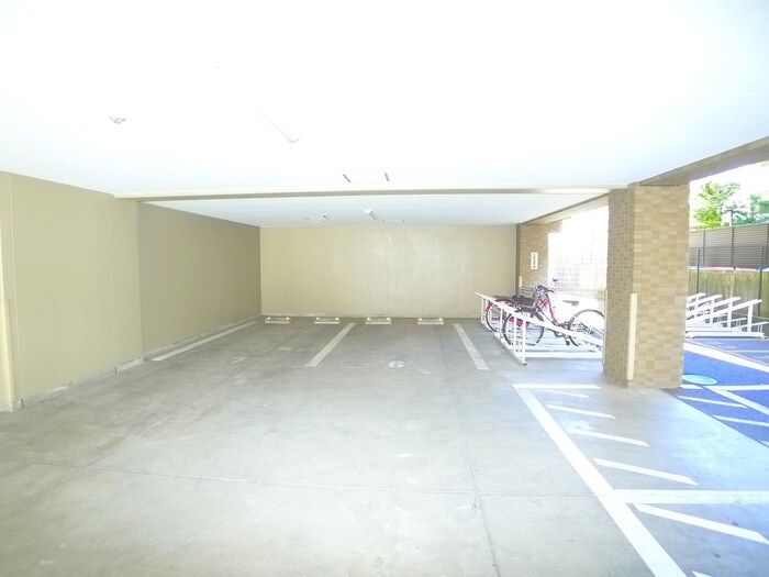 物件外観写真2　(駐車場)