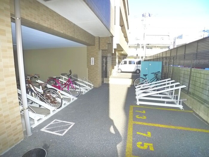物件外観写真5　(駐輪場)