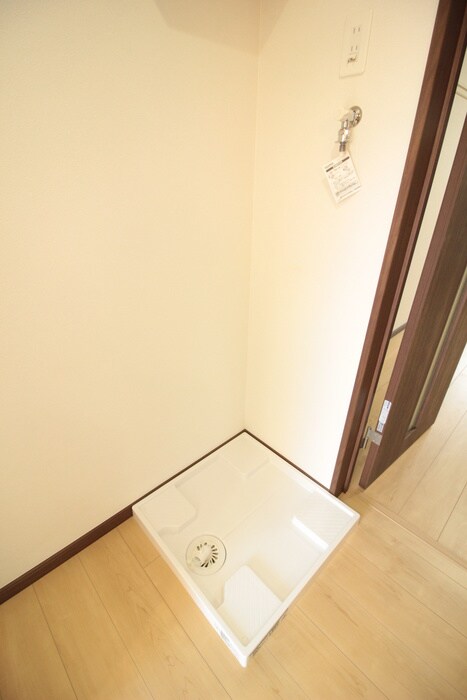 物件内観写真12　(洗濯機置場)