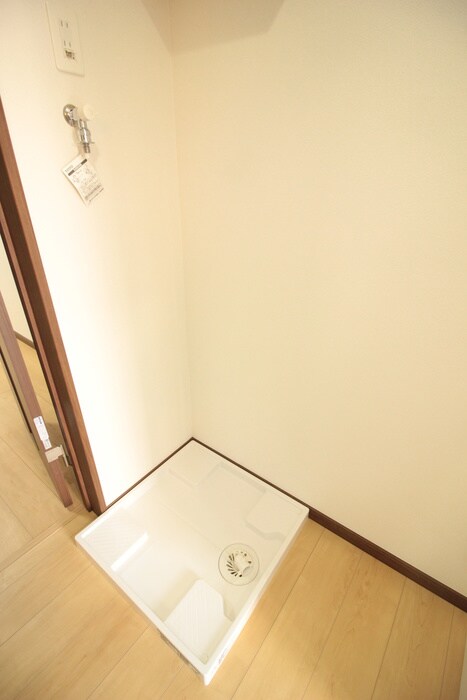 物件内観写真12　(洗濯機置場)