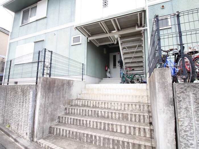 物件外観写真3　(エントランス部分)