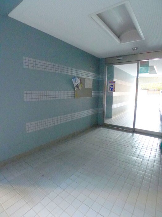 物件外観写真4　(エントランス部分)