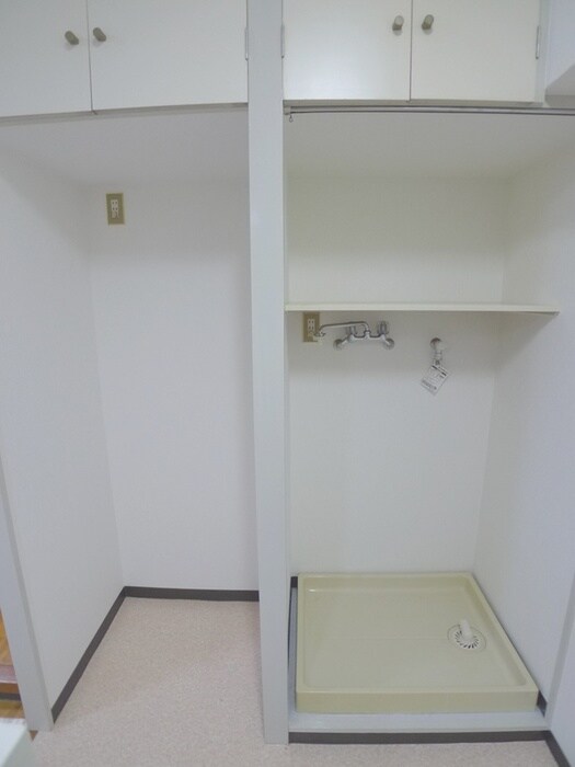 物件内観写真12　(洗濯機置場)