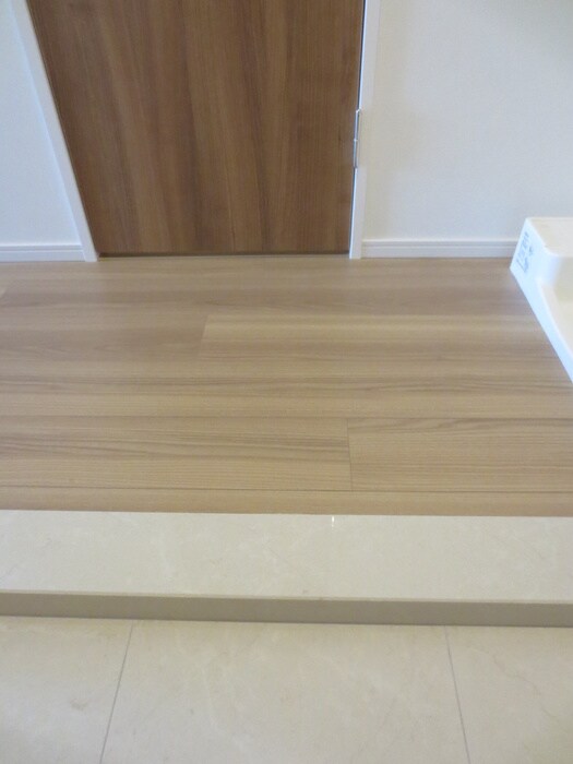 物件内観写真16　(玄関)