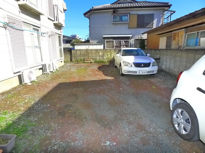 物件外観写真5　(駐車場)