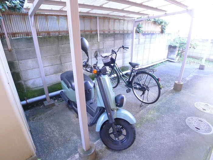 物件外観写真6　(駐輪場)