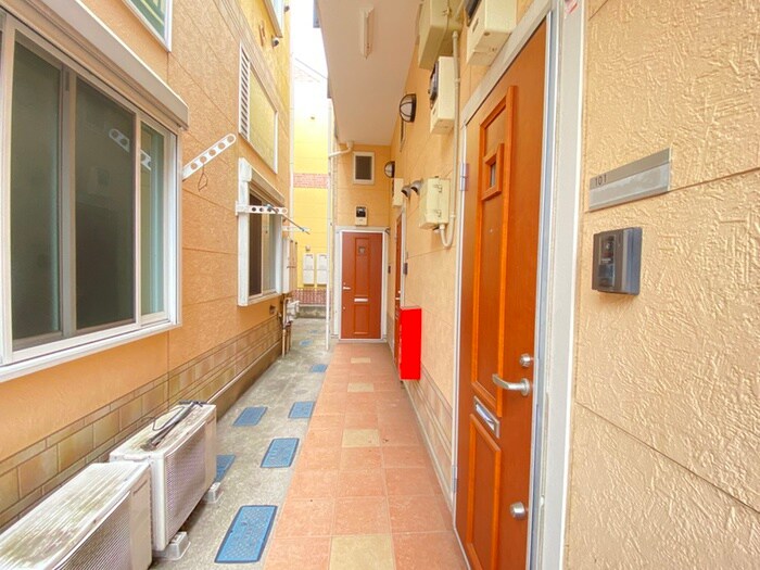 物件外観写真4　(エントランス部分)