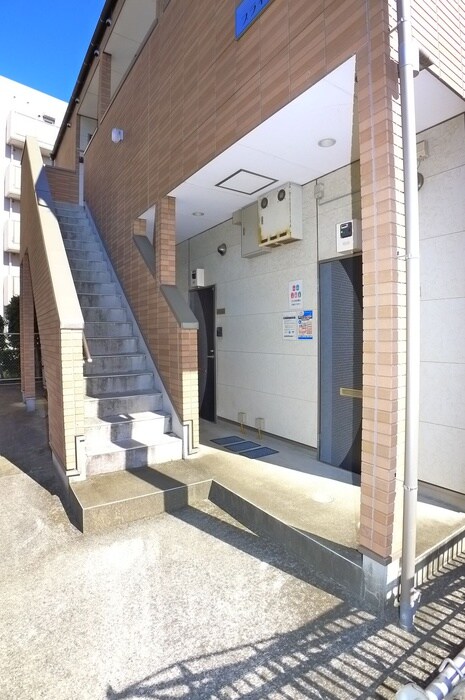 物件外観写真4　(エントランス部分)