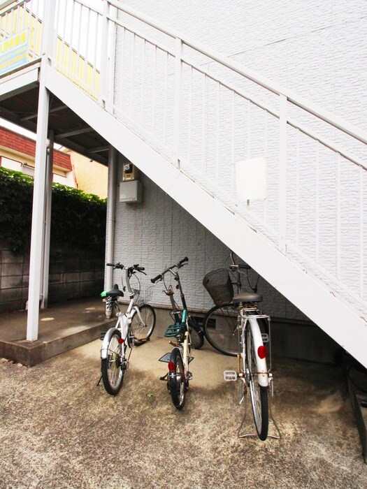 物件外観写真3　(駐輪場)