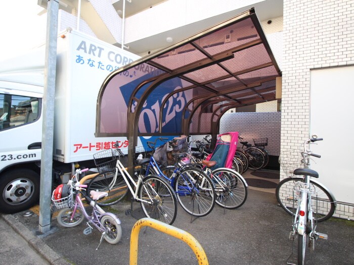 物件外観写真4　(駐輪場)