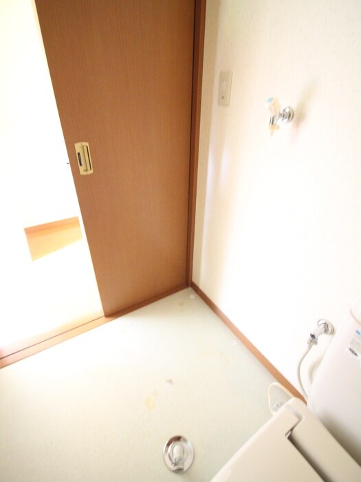 物件内観写真14　(洗濯機置場)