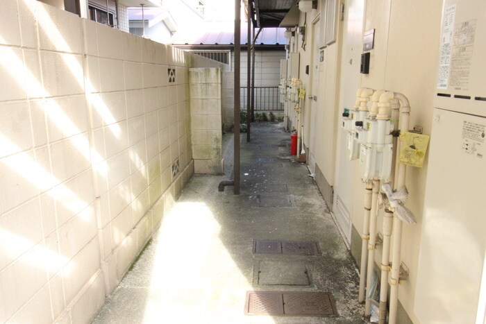 物件外観写真3　(エントランス部分)