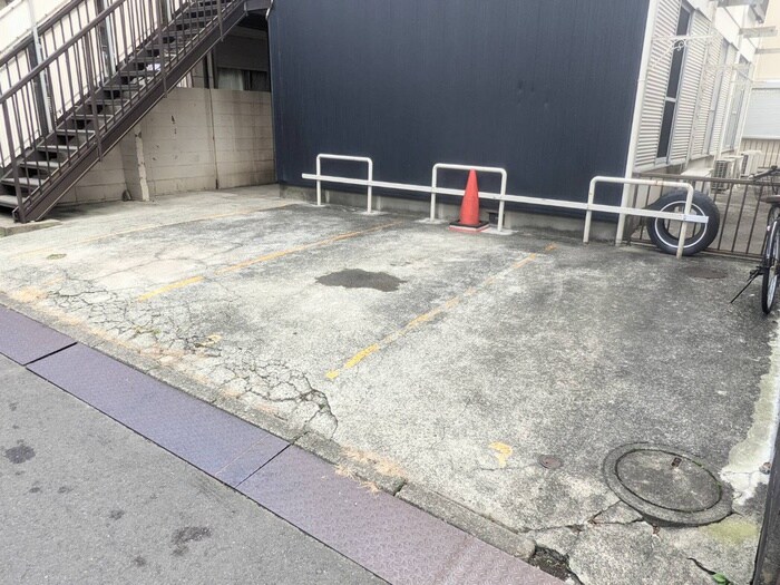 物件外観写真5　(駐車場)
