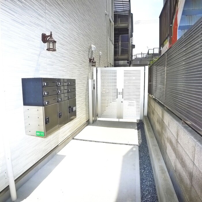 物件外観写真5　(エントランス部分)