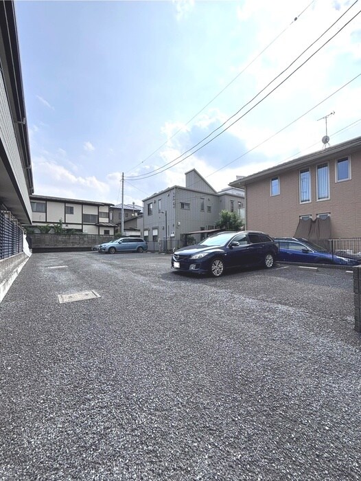 物件外観写真4　(駐車場)