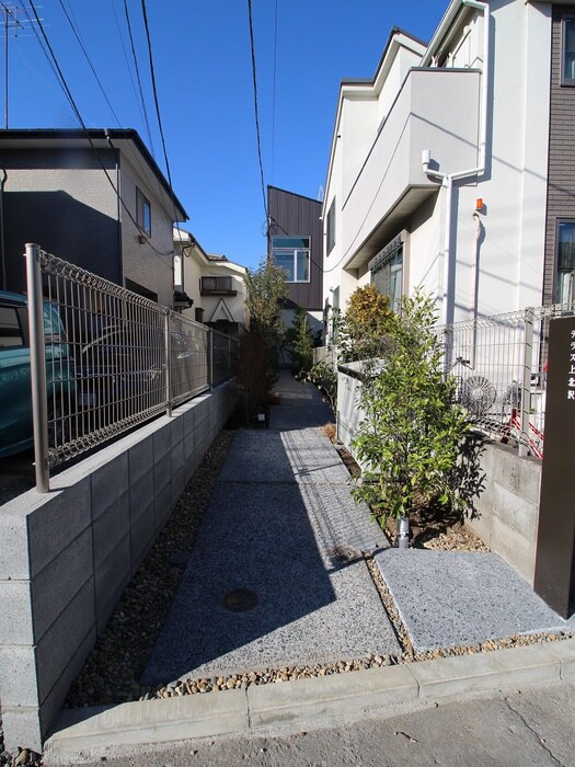 物件外観写真3　(エントランス部分)