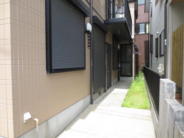 物件外観写真3　(エントランス部分)