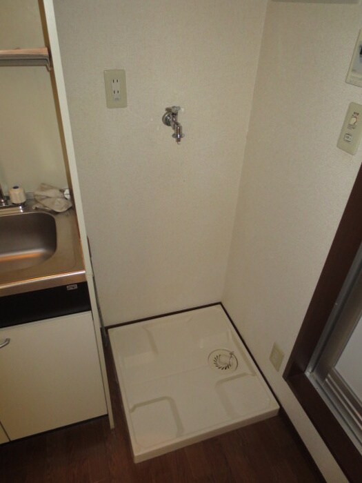 物件内観写真11　(洗濯機置場)