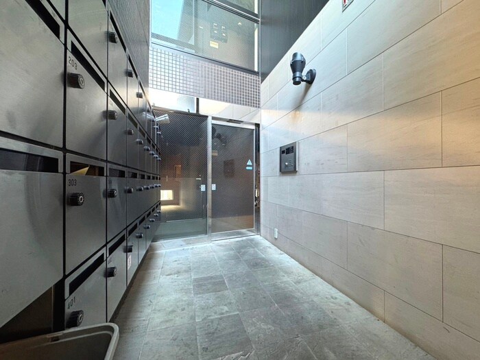 物件外観写真4　(エントランス部分)