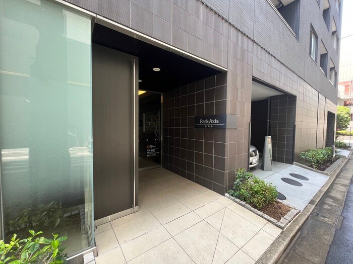 物件外観写真3　(エントランス部分)