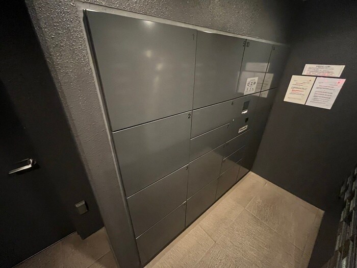 物件外観写真5　(エントランス部分)