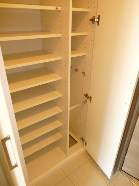 物件内観写真16　(靴箱)