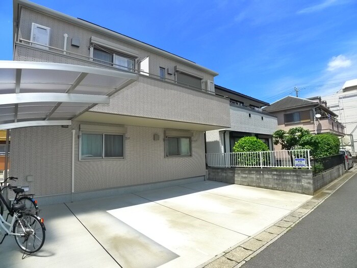 物件外観写真3　(駐車場)