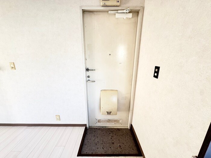 物件内観写真17　(玄関)