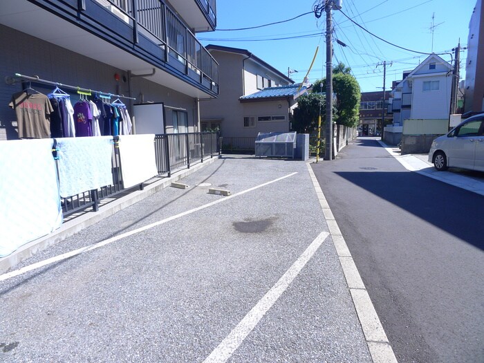 物件外観写真6　(駐車場)