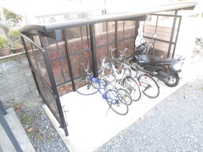 物件外観写真4　(駐輪場)