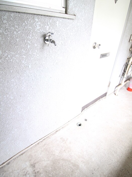 物件内観写真12　(洗濯機置場)