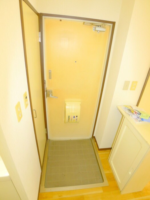 物件内観写真16　(玄関)