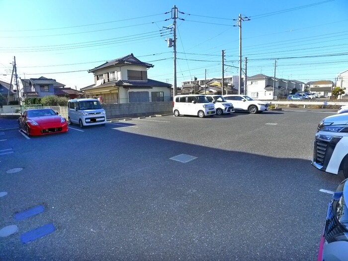 物件外観写真4　(駐車場)