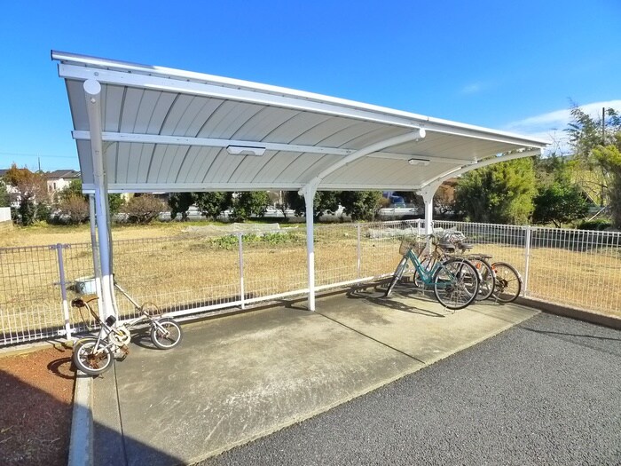 物件外観写真5　(駐輪場)