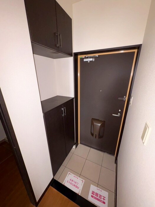物件内観写真16　(玄関)