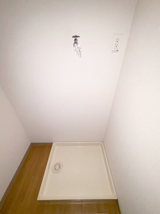 物件内観写真18　(洗濯機置場)