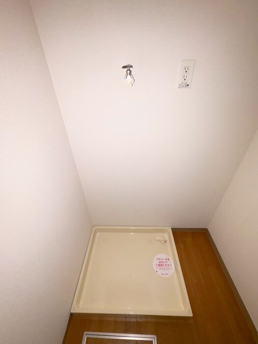 物件内観写真18　(洗濯機置場)