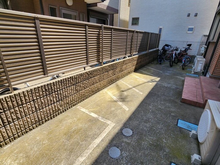 物件外観写真2　(駐輪場)