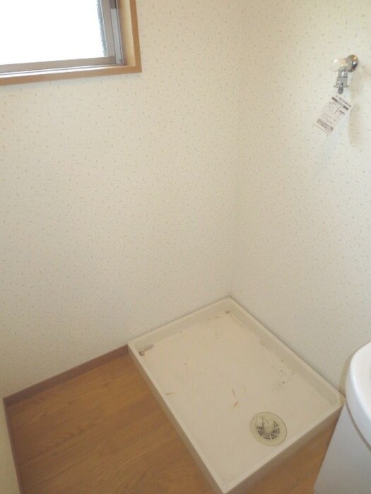 物件内観写真14　(洗濯機置場)