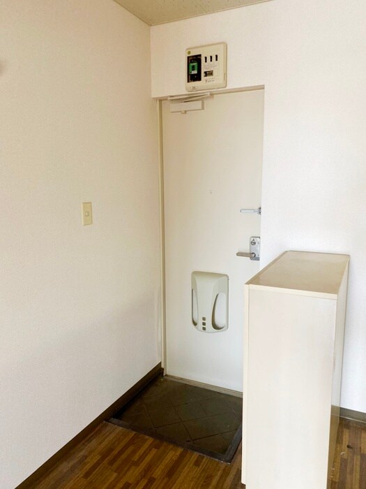 物件内観写真12　(玄関)