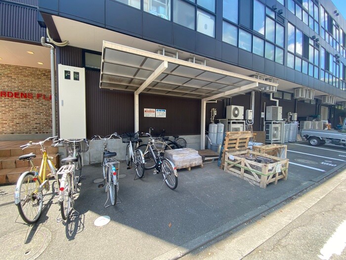 物件外観写真4　(駐輪場)