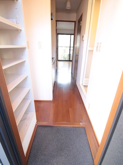 物件内観写真7　(玄関)