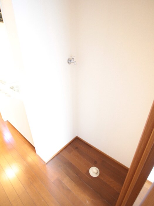 物件内観写真15　(洗濯機置場)