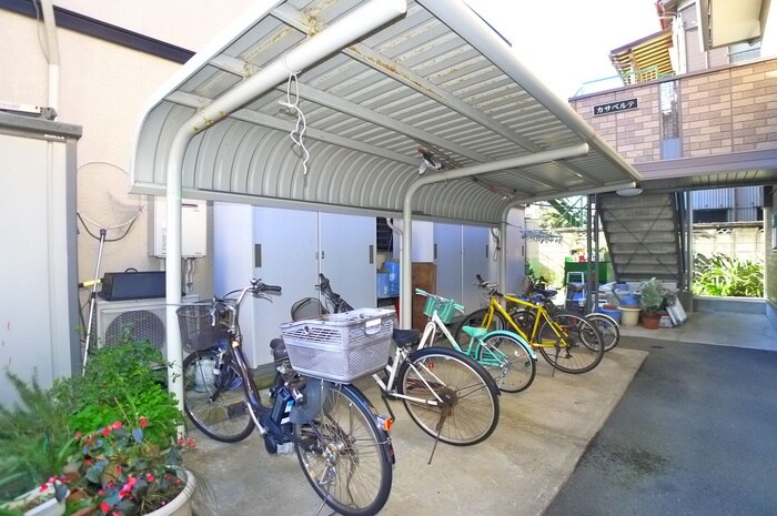物件外観写真4　(駐輪場)
