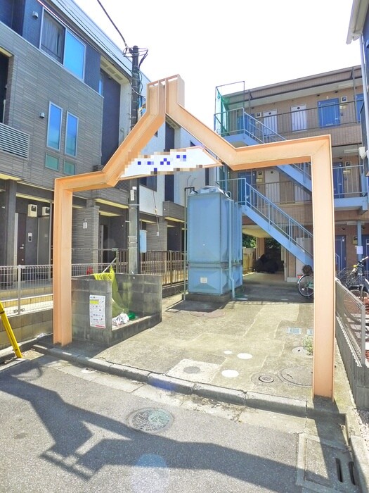 物件外観写真4　(エントランス部分)